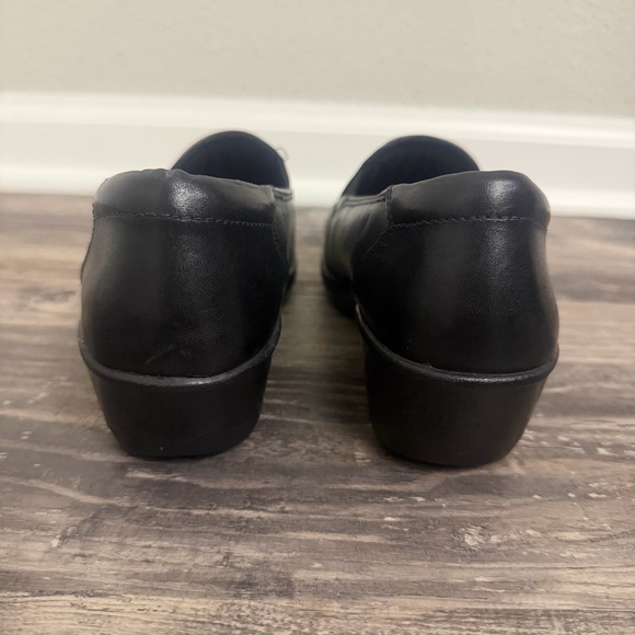 Clarks Women's Black Leather Slip-On Loafers Shoes Size 9W - Picture 4 of 6